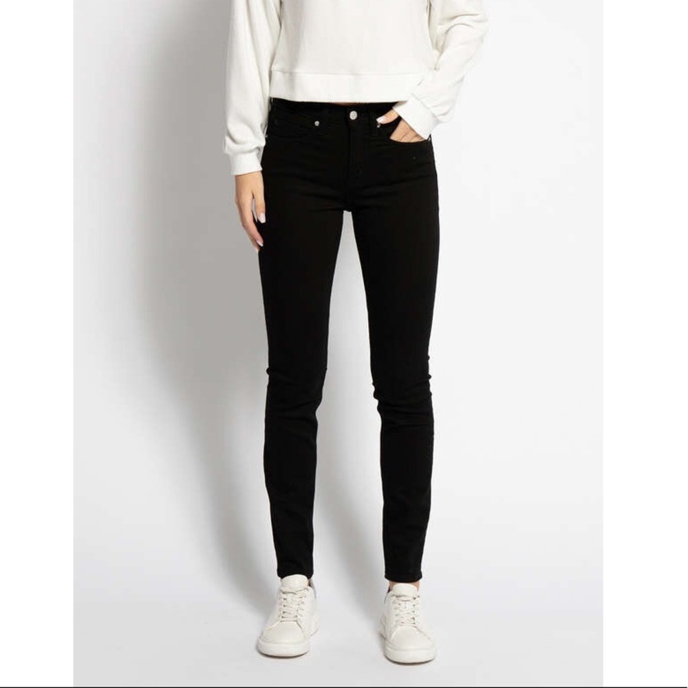 Calvin Klein Jeans 001 Mid Rise Super Skinny W28 x L32 NWOT